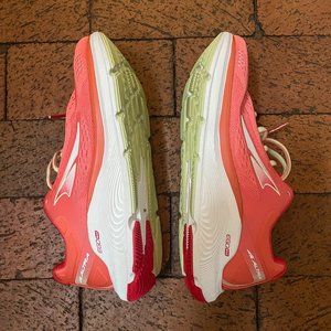 Women's Altra Paradigm 6